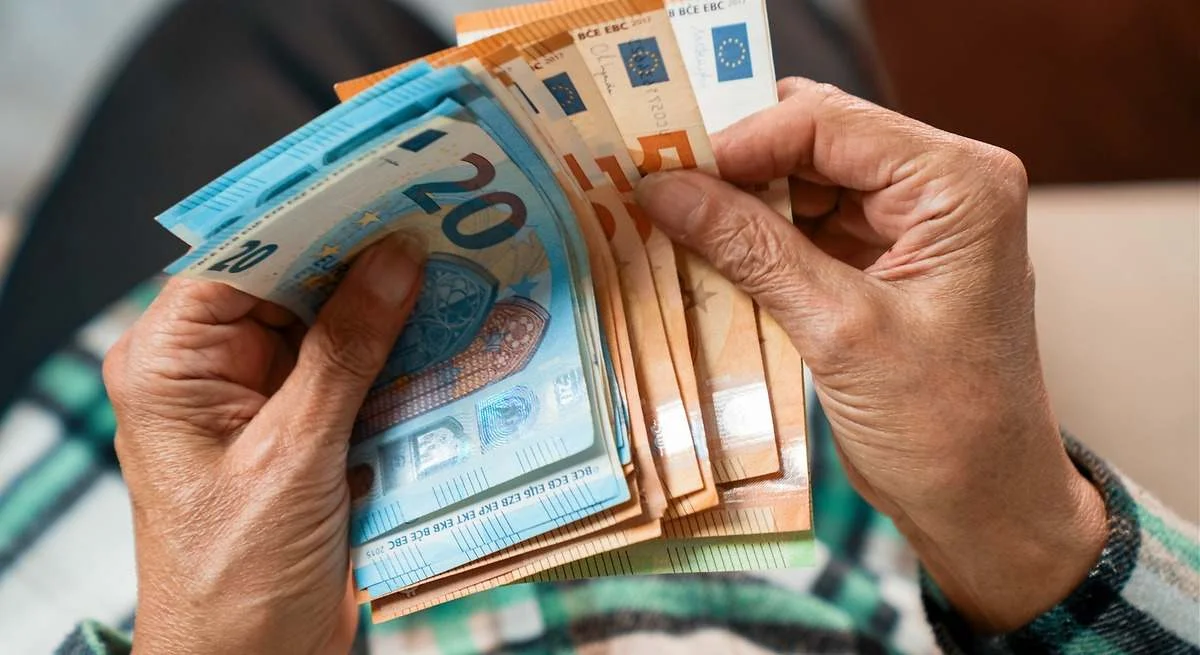 Seis hábitos financieros para ahorrar 10.000 euros en pareja: sacrificios necesarios