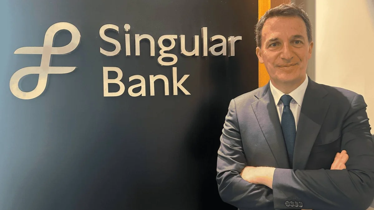 Singular Bank refuerza su equipo con dos banqueros senior de renombre en plena competencia bancaria