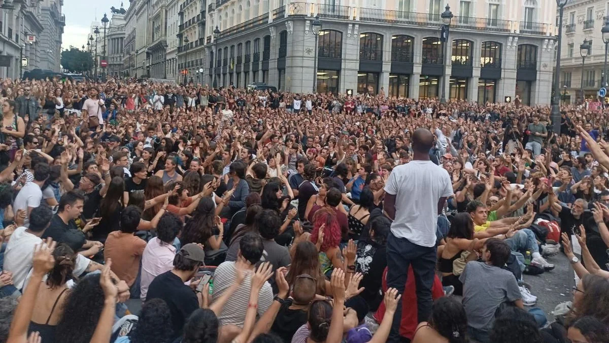 Sol desafía los decretos del Gobierno, reafirmando su posición en la lucha laboral.