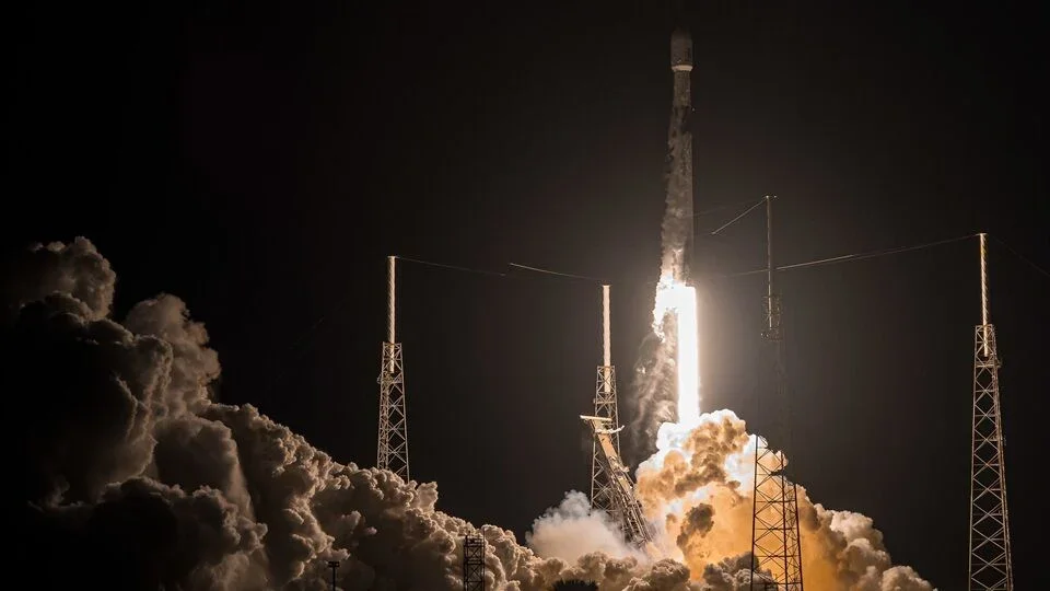 SpaceX enfrenta críticas tras comparaciones que cuestionan su valoración actual