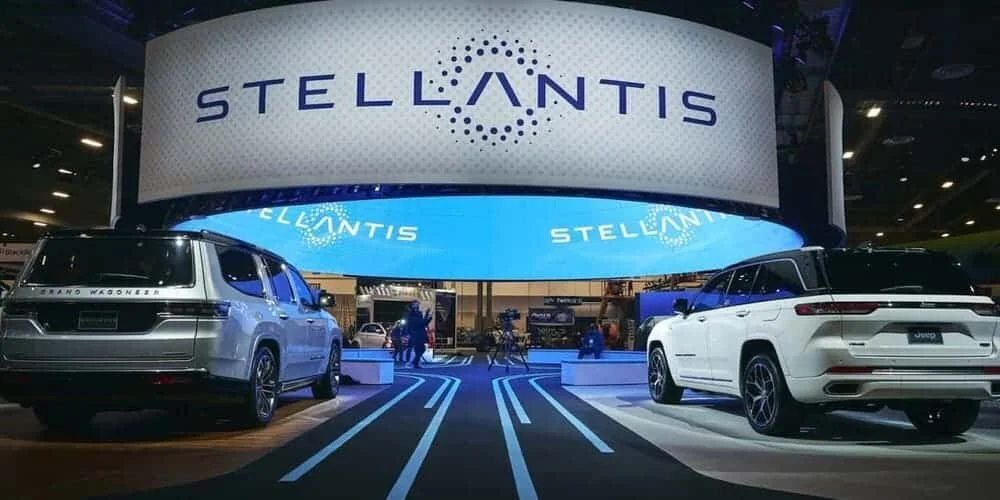 Stellantis enfrenta caída del 25% en Bolsa, desata preocupación entre inversores tras provisiones de 22.200 millones.