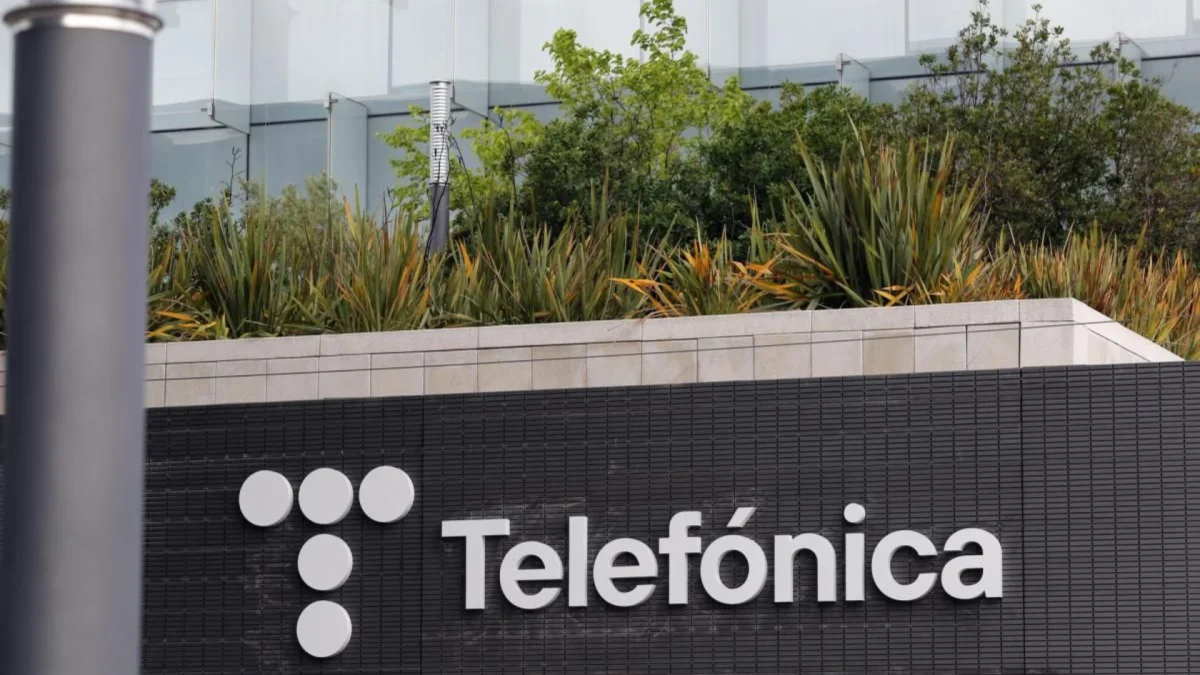 Telefónica busca revitalizar su posición en el mercado entre especulaciones sobre fusiones