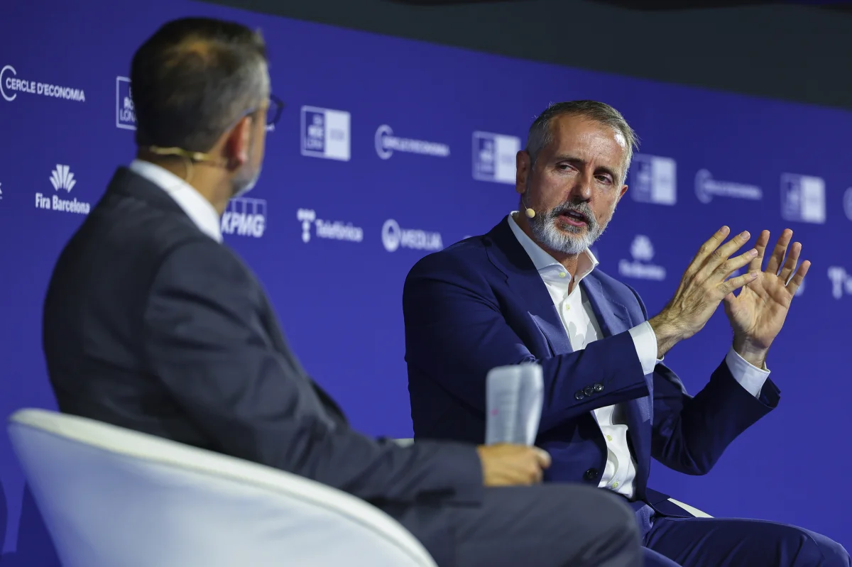 Telefónica y otros operadores enfrentan obstáculos en la expansión de fibra en Reino Unido