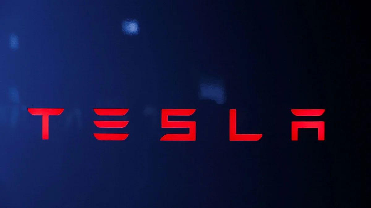 Tesla en la cuerda floja: JP Morgan señala un posible desplome del 60% en su valor.