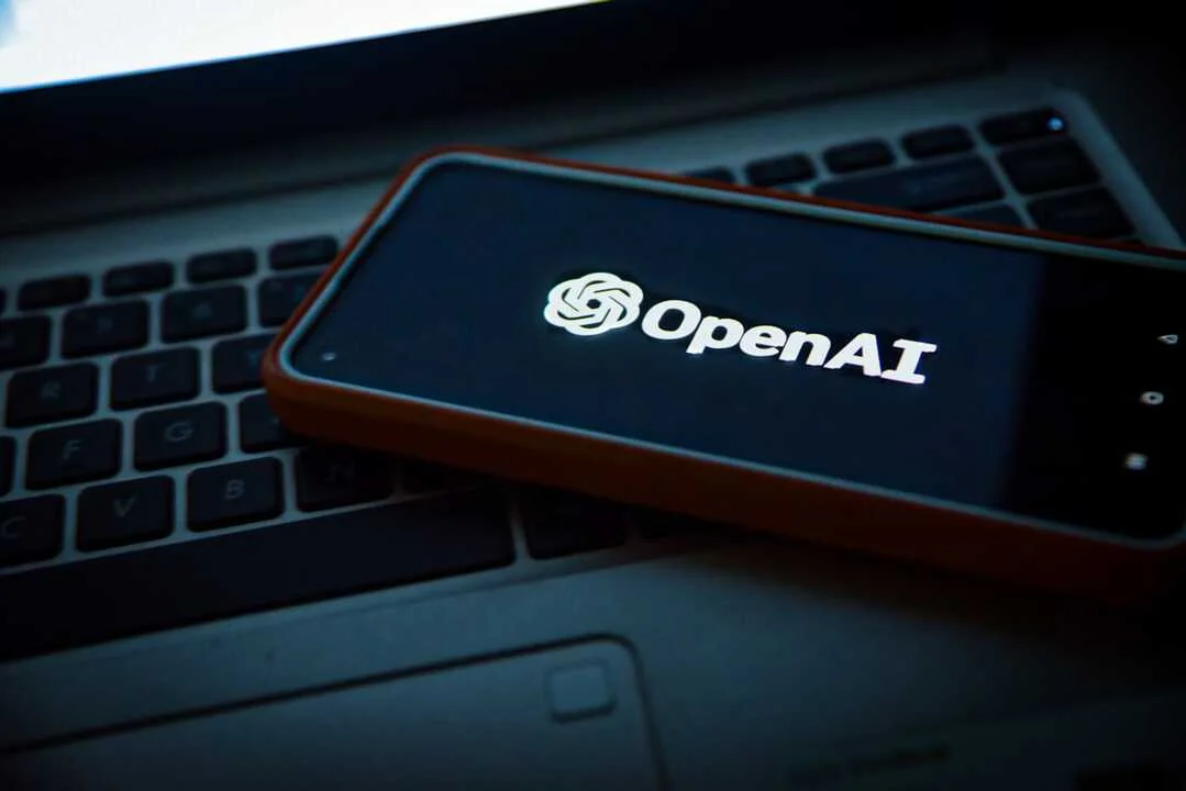 Trump se suma a la carrera por la IA mientras OpenAI abre la puerta a nuevos acuerdos