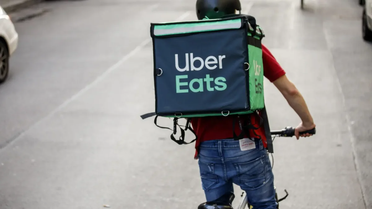 Uber Eats enfrenta una multa de 110 millones por 60.000 autónomos no declarados