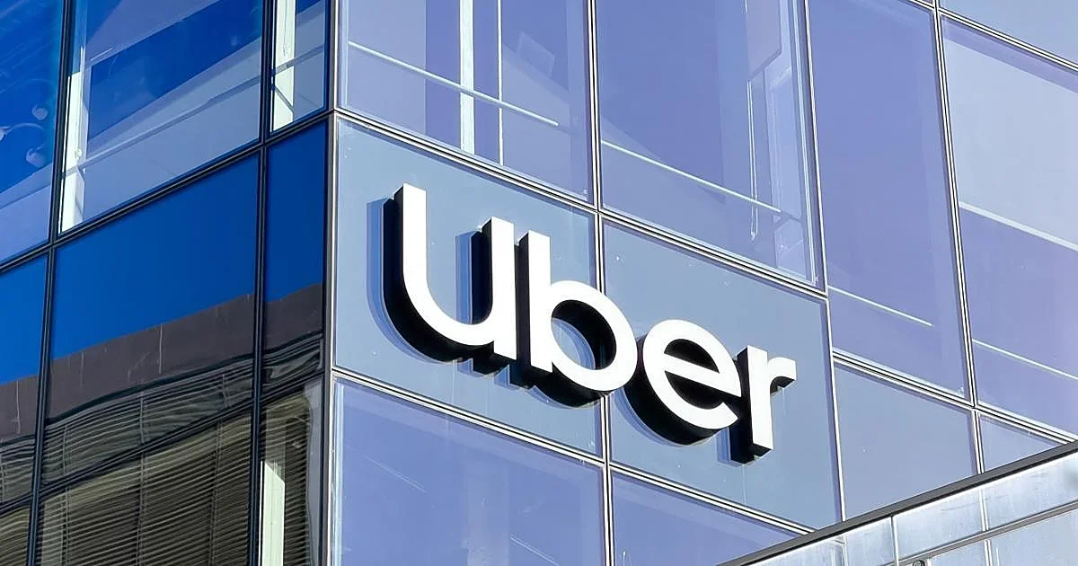 Uber enfrenta un duro golpe financiero: multa de 825 millones en Países Bajos por despidos automáticos.