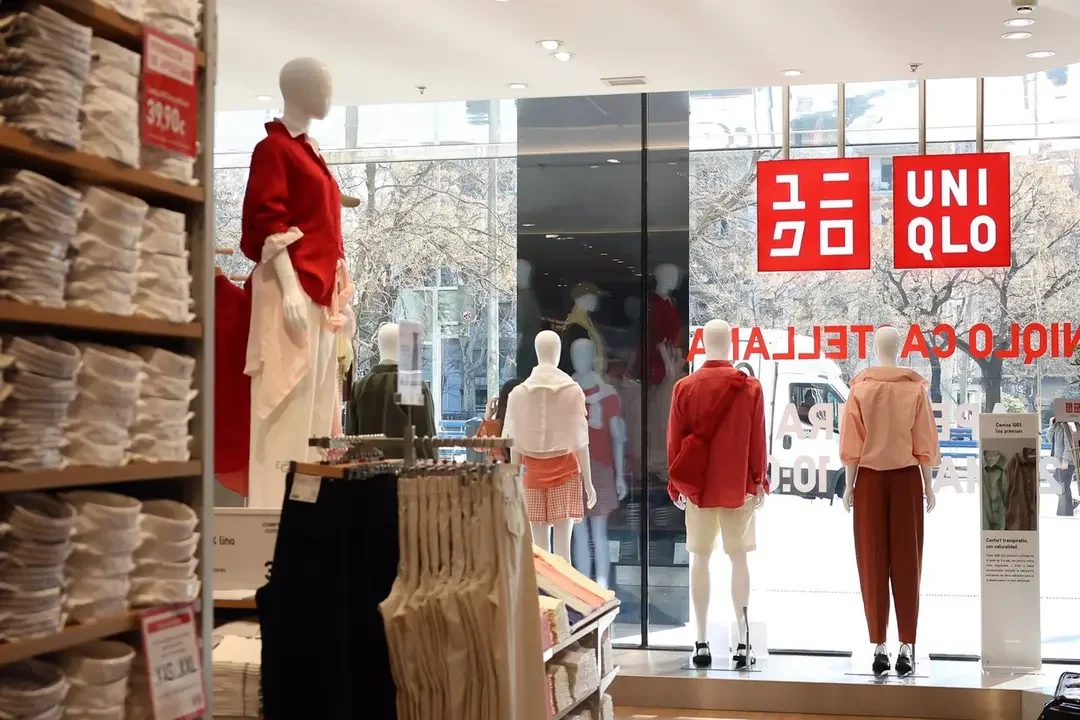 Uniqlo impulsa a Fast Retailing: previsiones optimistas elevan su valor en un 12%