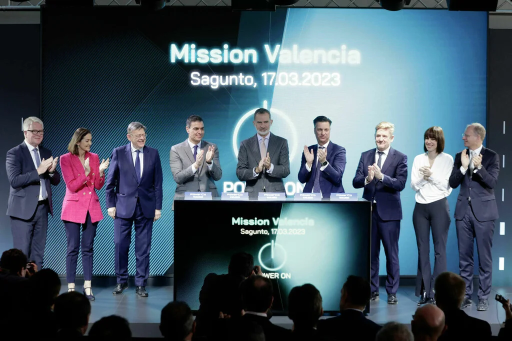 Volkswagen cede el control de su planta de baterías en Valencia a un gigante chino
