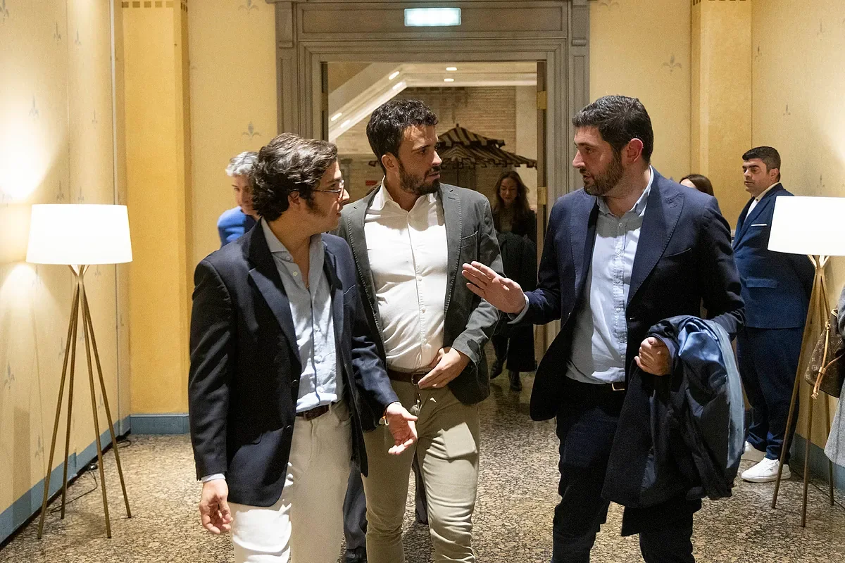 Vox moviliza a Quero y Figaredo para respaldar su ambiciosa bajada de impuestos en Aragón