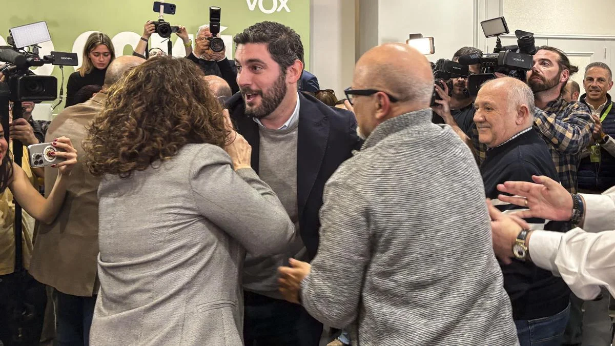 Vox se afianza en Aragón mientras el PP de Azcón enfrenta una crisis interna